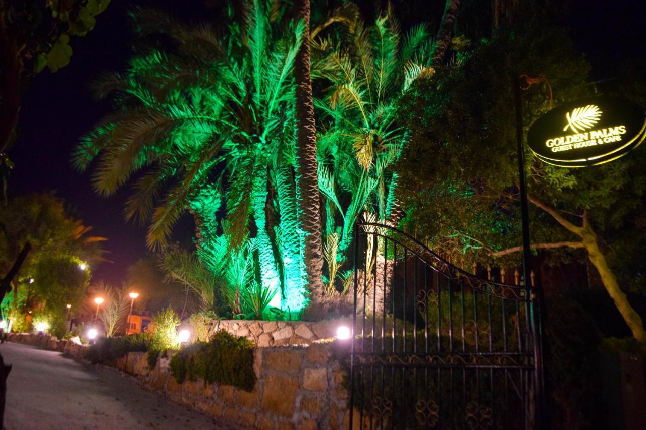 Golden Palms & Cafe Pensiune